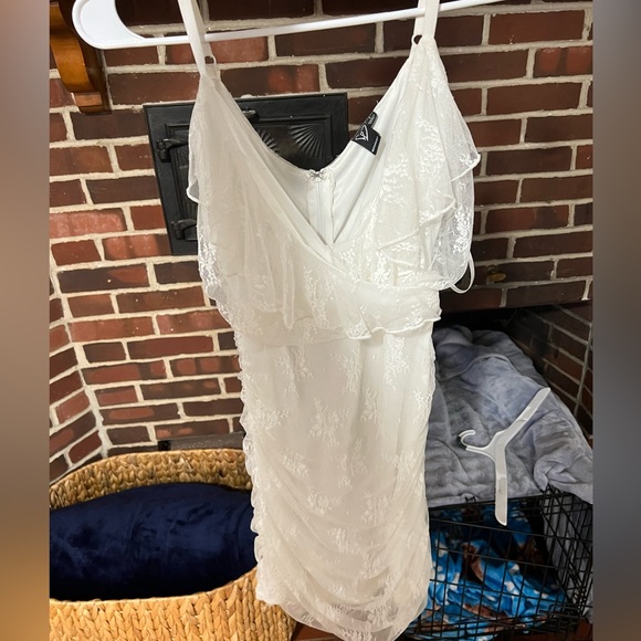 Shape fitting white dress - Picture 3 of 4